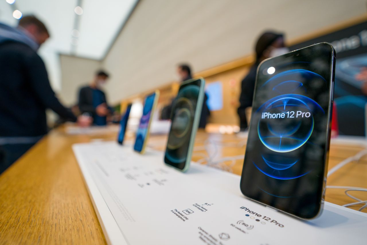 Demand has been particularly strong for the iPhone 12 Pro and iPhone 12 Pro Max.
Ming Yeung/Getty Images