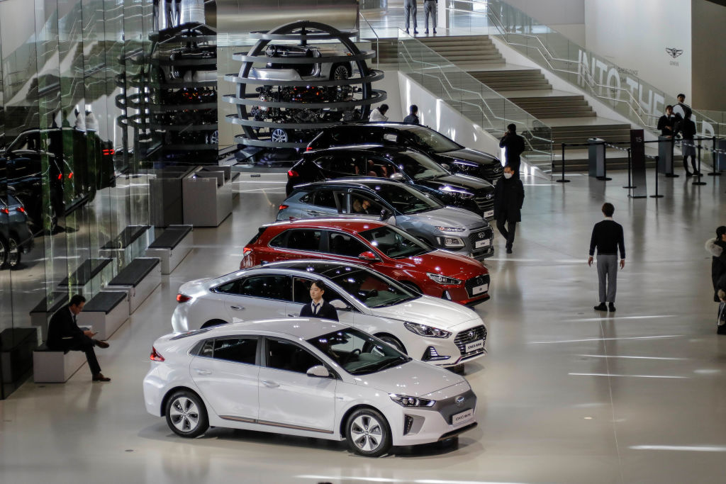 Jan 25, 2018-Goyang, South Korea-Hyundai Motor Company vehicles displayed at Hyundai Motor Studio in Goyang, South Korea. Hyundai Motor says its fourth-quarter earnings rose a lower-than-expected 3 percent, hurt by weaker overseas sales, while its operating income slumped to its lowest level since 2010. South Korea's largest automaker said Thursday its October-December net profit was 1.03 trillion won ($970 million) on sales of 24.5 trillion won ($23 billion). Operating income slumped 24 percent to 775 billion won ($730 million), missing estimates. Hyundai's annual net profit in 2017 was the lowest in eight years, sinking 25 percent to 4 trillion won ($3.8 billion).
 (Photo by Seung-il Ryu/NurPhoto via Getty Images)