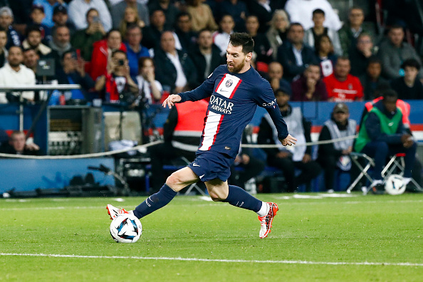 PARIS, FRANCE - OCTOBER 16: Lionel Messi #30 of Paris Saint-Germain controls the ball during the Ligue 1 match between Paris Saint-Germain and Olympique Marseille at Parc des Princes on October 16, 2022 in Paris, France. (Photo by Catherine Steenkeste/Getty Images)