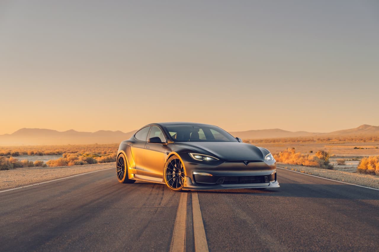 The Tesla Model S-APEX Plaid “Dark Knight” looks the part.
Unplugged Performance