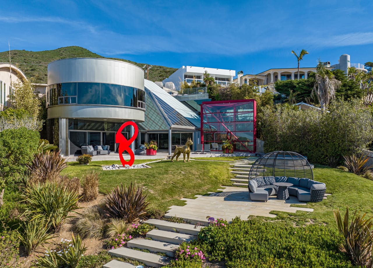 This contemporary home in Malibu is headed to auction next month.
CONCIERGE AUCTIONS