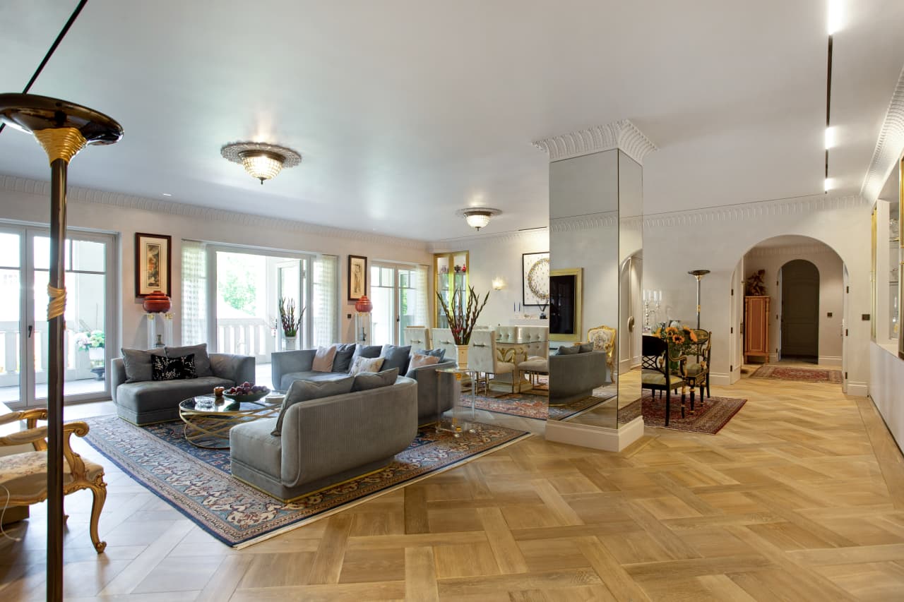 There are parquet floors and crown mouldings.
Courtesy of Harrods Estates